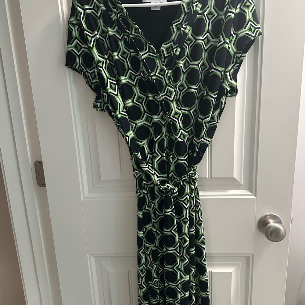 Liz Claiborne Black and Green Patterned Midi Dress